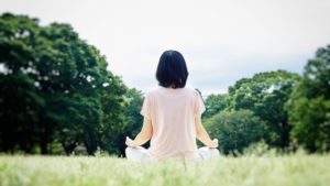 座禅気功のやり方・瞑想手順とは？足が組めない場合の座り方も