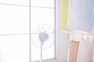 室内干しで早く乾かす方法！梅雨の洗濯と部屋干しのコツまとめ
