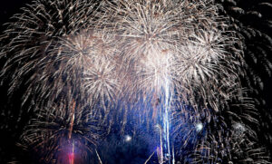 川口花火大会2022 有料・無料穴場スポット紹介(11月5日開催)